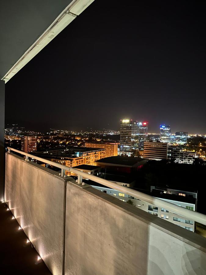 Skyline Elegance With Free Parking Apartment Bratislava Ngoại thất bức ảnh