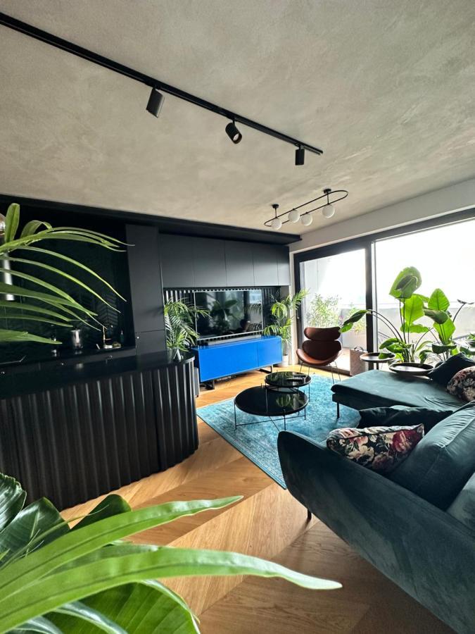 Skyline Elegance With Free Parking Apartment Bratislava Ngoại thất bức ảnh